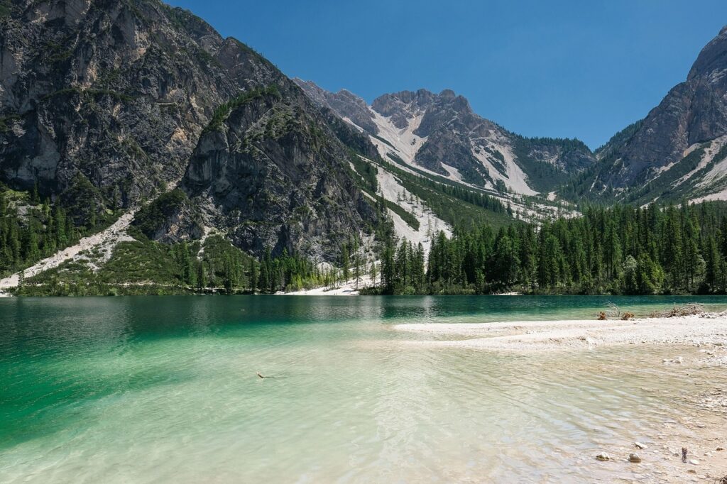 Hidden mountain lake with emerald water and forest – one of the 10 unique places to visit in India