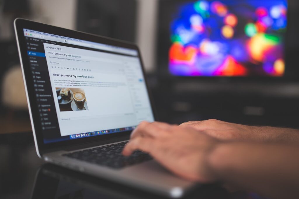 How to start freelancing with no experience – person writing a blog post on WordPress laptop screen, beginning a freelance career online