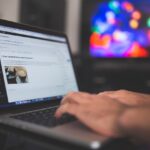 How to start freelancing with no experience – person writing a blog post on WordPress laptop screen, beginning a freelance career online